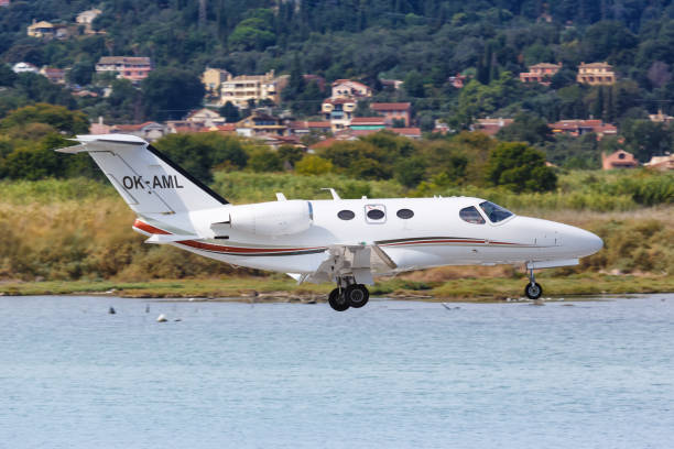 prywatny cessna 510 citation mustang samolot korfu lotnisko w grecji - cessna_510 zdjęcia i obrazy z banku zdjęć