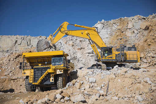 crawdler working with mining tractor in Sonora, Son., Mexico