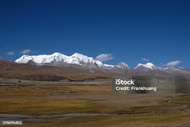 Qingzang Highway In Tibet Stock Photo - Download Image Now - Adventure, Change, China - East Asia