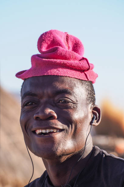 giovane namibiano per strada, visto a opuwo, capitale della regione di kunene in namibia - student outdoors clothing southern africa foto e immagini stock