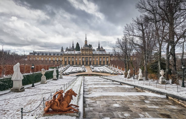 snowy palace of la granja de san ildefonso, segovia, spain - urban scene real estate nobody white imagens e fotografias de stock