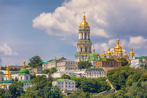 Vista en Kiev Pechersk Lavra, Gran Campanario de Lavra y Edificios Monásticos Relacionados, Kiev. Ucrania photo