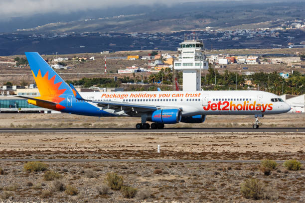 jet2 boeing 757-200 flugzeug flughafen teneriffa süd in spanien - 11818 stock-fotos und bilder