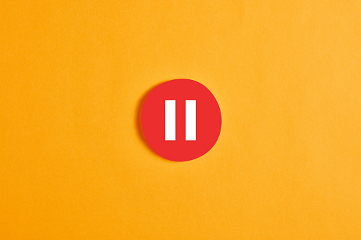 Círculo redondo rojo con un botón de pausa o icono photo
