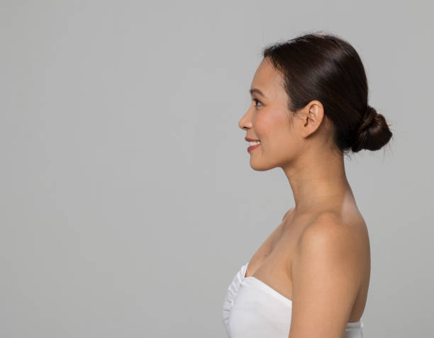vista laterale della donna - hair bun asian ethnicity profile women foto e immagini stock