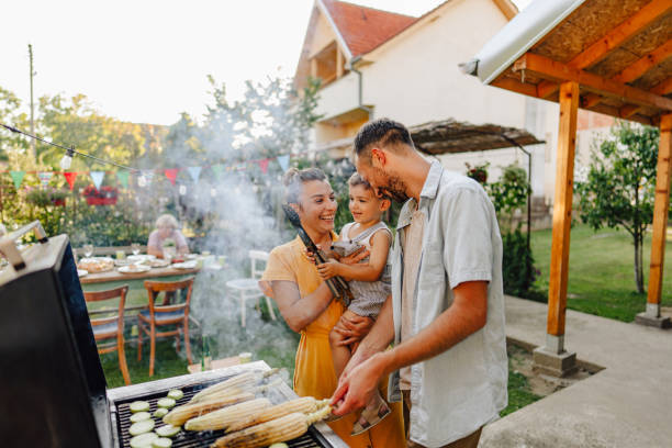 barbecue party in our backyard - barbecue grill imagens e fotografias de stock