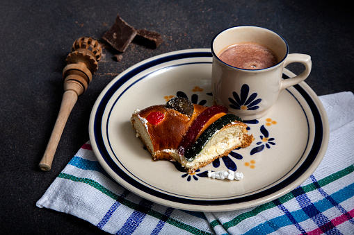 Rosca de reyes with chocolate