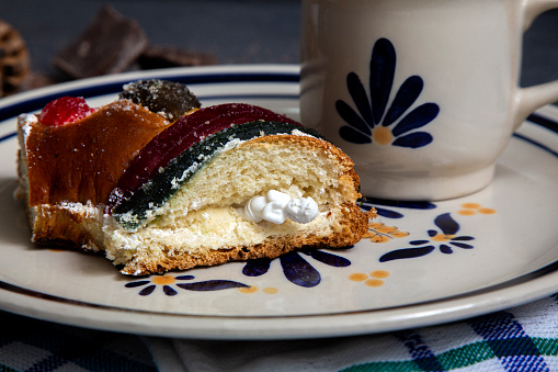Rosca de reyes with chocolate