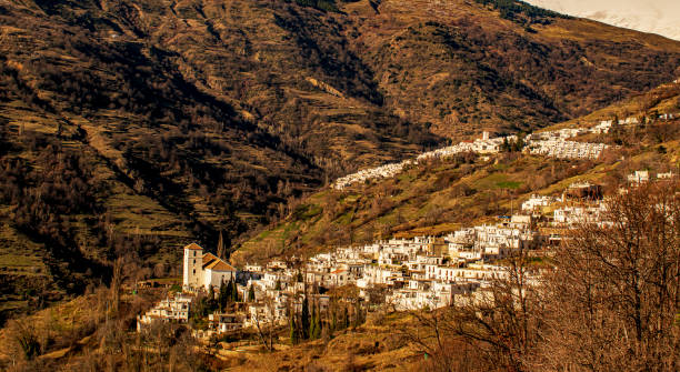 bubion, village de l’alpujarra - las alpujarras photos et images de collection