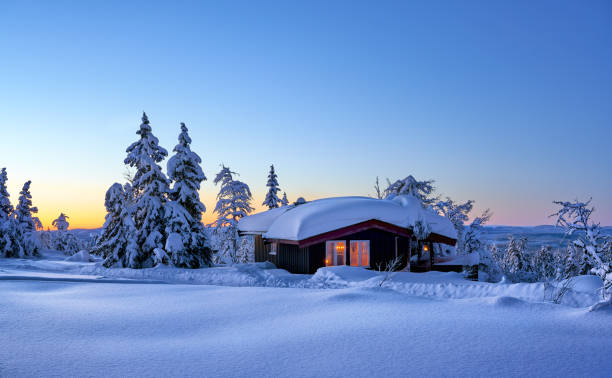 mountain cabin at dawn in january, synnfjell - oppland county norway - norwegian culture imagens e fotografias de stock