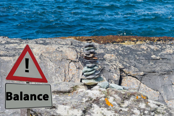 sign balance vor cairn - stone stability balance zen like stock-fotos und bilder