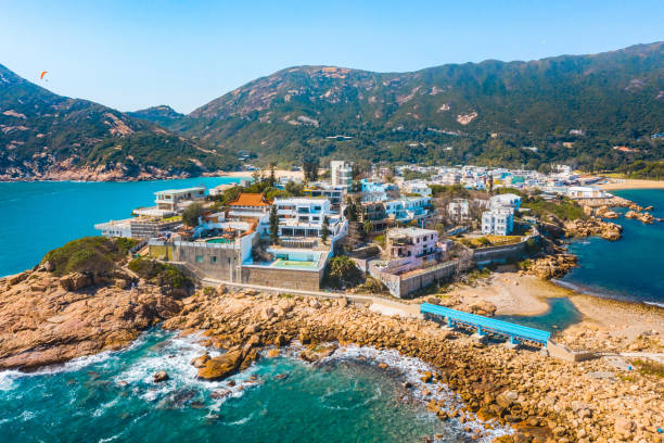 drohnenansicht von shek o, hong kong island - clear sky village landscape landscaped stock-fotos und bilder