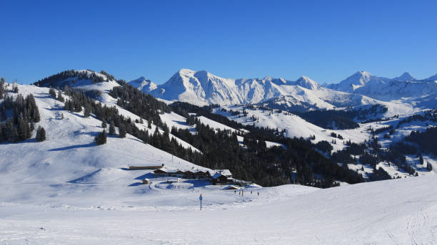 snow covered mountain ranges seen from horeflue, schoenried. - wildstrubel imagens e fotografias de stock