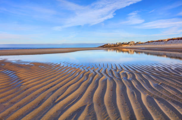 plage de mayflower sur la morue de cap - cape cod bay photos et images de collection