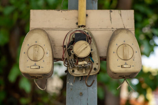 istock Old and broken of fan switch 1296438352