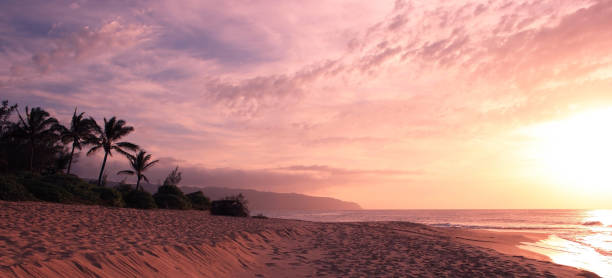 ハワイ諸島の夕日 - north shore hawaii islands usa oahu ストックフォトと画像