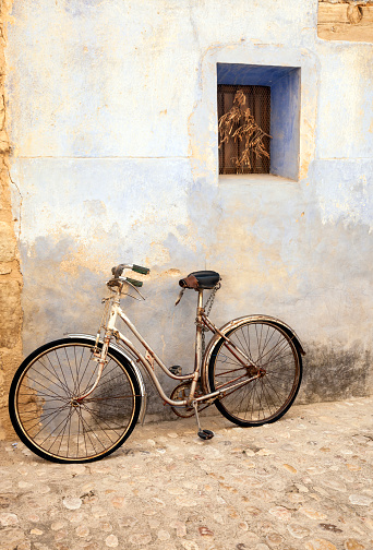 Vintage bicycle leaning on a street wall