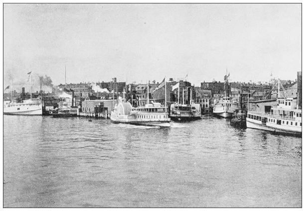 매사추세츠 주 보스턴의 앤티크 흑백 사진: 하버 로우의 부두 - rowes wharf stock illustrations