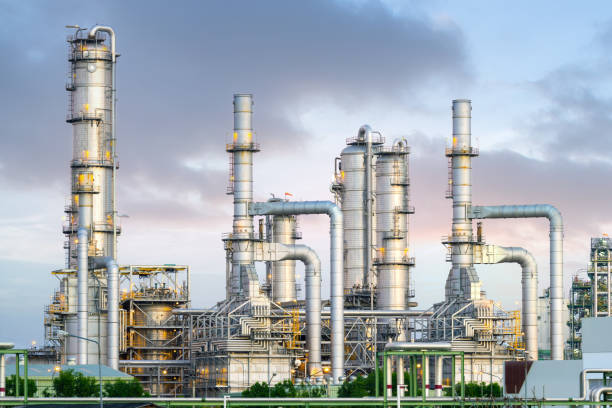Oil refinery plant at twilight. Oil refinery plant and industrial factory building construction from engineering technology and steel material such as steel structure, metal, valve control, pipe, pipeline for transport oil and gas. chemical plant stock pictures, royalty-free photos & images