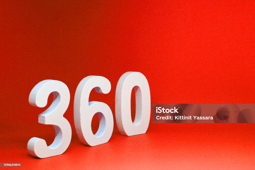 Foto de 360 Fundo Vermelho Isolado Com Espaço De Cópia Número 360 Foto de 360 Fundo Vermelho Isolado Com Espaço De Cópia Número 360