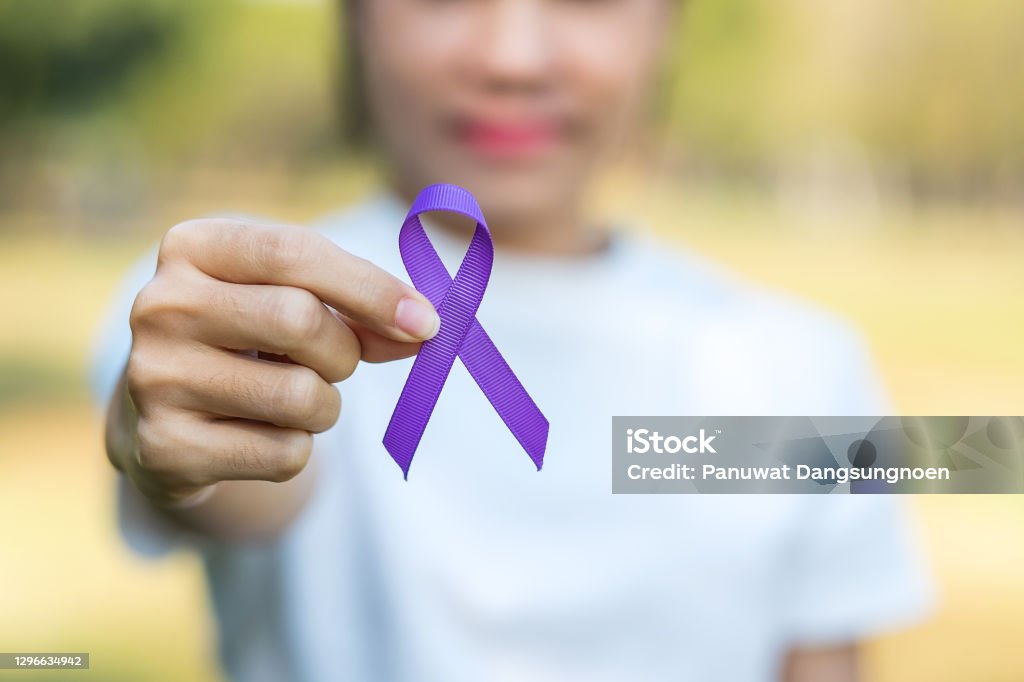 Pancreatic Cancer, world Alzheimer, epilepsy, lupus and domestic violence day Awareness month, Woman holding purple Ribbon for supporting people living. Healthcare and World cancer day concept Alzheimer's Disease Stock Photo