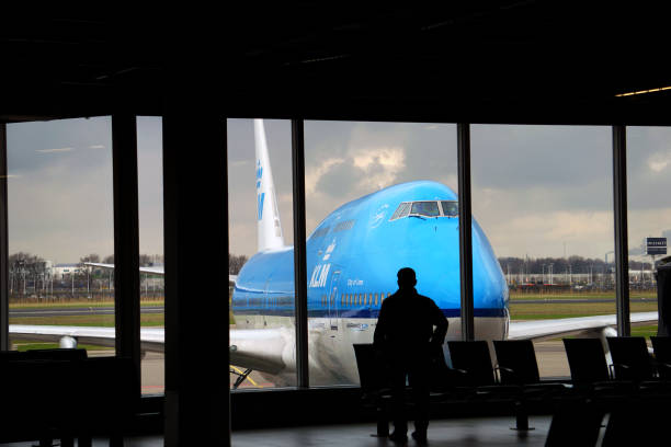 amsterdam, paesi bassi - 02 marzo 2017: klm boeing 747-400 all'aeroporto internazionale di amsterdam il 02 marzo 2017. - boeing 747 immagine foto e immagini stock