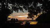 silhouette-der-affenfamilie-bei-golden-hour-at-beach.jpg?b=1&s=170x170&k=20&c=_Nrll3J9E-5PbtqY-1xyCEQWetQAvWrdHJzCZgHXdWs=