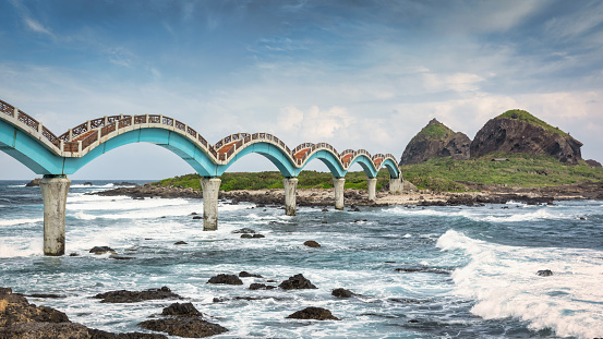 Panorama of the iconic Sansiantai Dragon Bridge. Pedestrian Bridge connecting Sanxiantai Island and the Taiwan East Coast Beach. Taitung, Taiwan, East Asia, Asia.