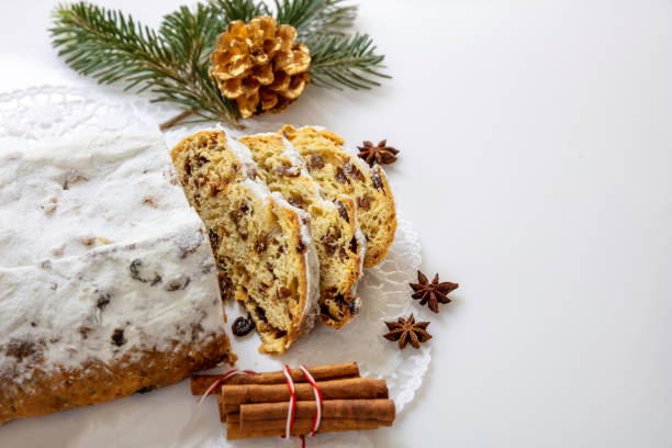 크리스마스 스톨렌 케이크, 크리스톨렌, 달콤한 독일 인 계절 빵 - christmas stollen christmas pastry baked 뉴스 사진 이미지