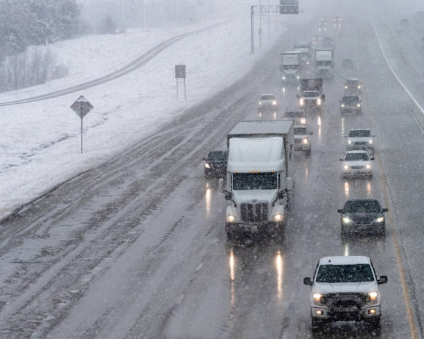 istock Winter Traffic, 10 Jan 2021 1296707024