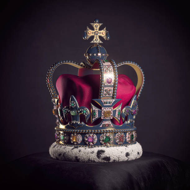 黒い背景に枕に宝石を持つ王室の黄金の王冠。英国のイギリス君主制のシンボル。 - british culture ストックフォトと画像