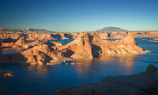 view of Lake Powell and mesas from Alstrom point