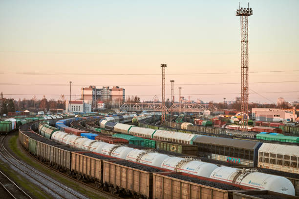 train classification yard with wagons - switch yard imagens e fotografias de stock