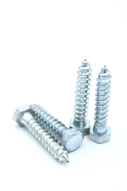 흰색 배경에 육각형 머리를 가진 다울 또는 나무 나사 - screw wood dowel fastening 뉴스 사진 이미지