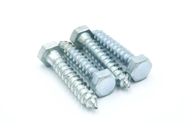 흰색 배경에 육각형 머리를 가진 다울 또는 나무 나사 - screw wood dowel fastening 뉴스 사진 이미지