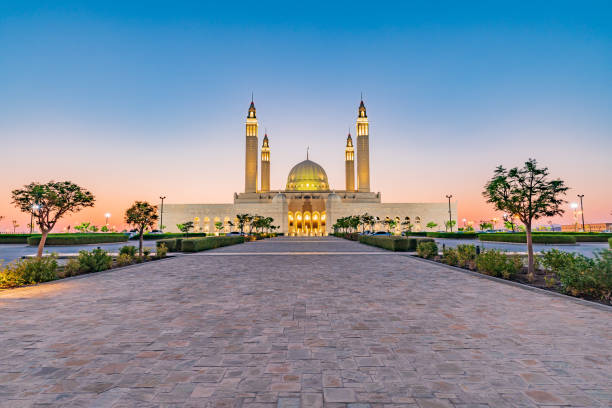 закат в большой мечети султана кабуса. - nizwa стоковые фото и изображения