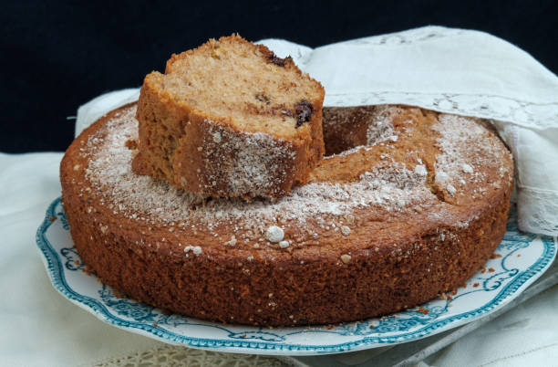 Cake ready to be served. English traditional pottery set.