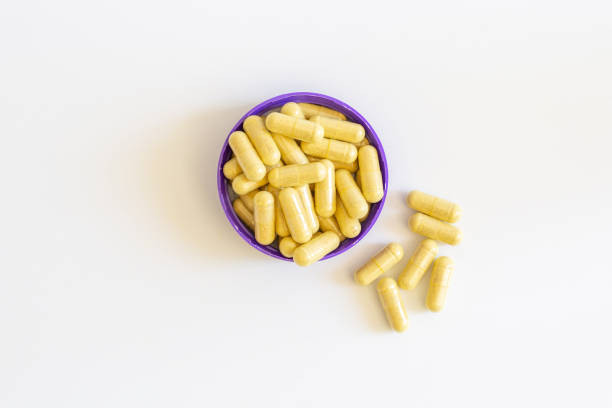 istock Green lipped mussel and turmeric capsules 1296768691