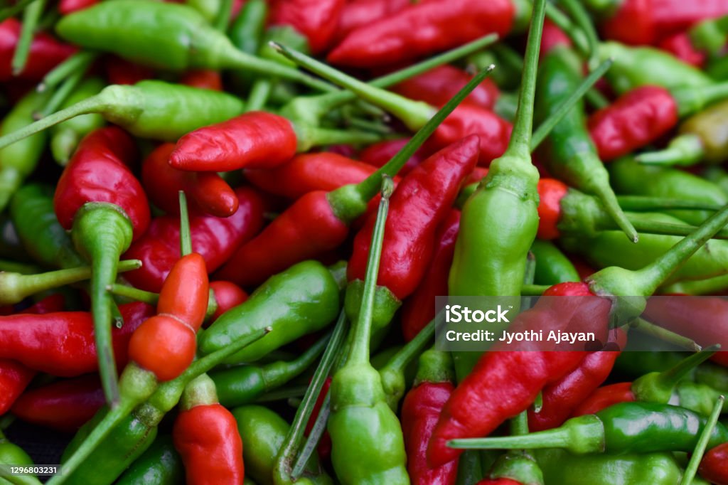 Frische grüne und rote kleine Chili - Lizenzfrei Anis Stock-Foto