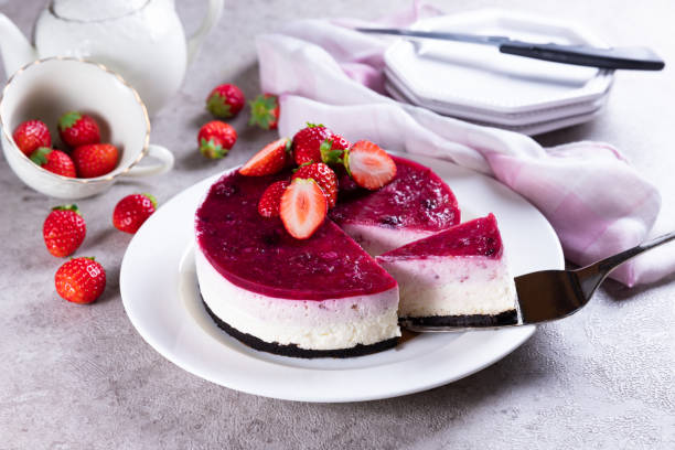 Homemade cheesecake with raspberry jelly and strawberries Raspberry layered cheesecake with strawberries Slice of Cheesecake stock pictures, royalty-free photos & images