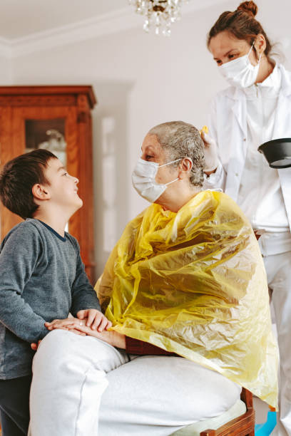 Может ли возникнуть аллергическая реакция на пудру и мелки для волос у детей?