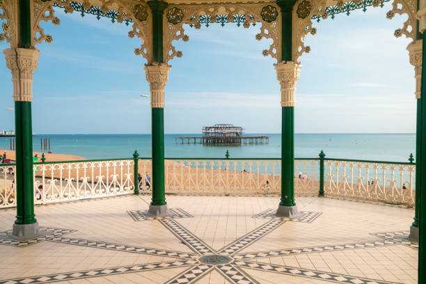 west pier von brighton bandstand in east sussex, england - english culture uk promenade british culture stock-fotos und bilder