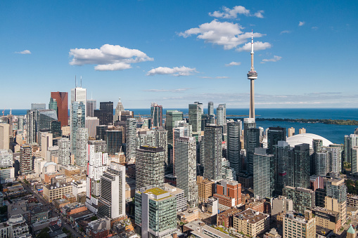 Toronto, Ontario, Canadá, vista aérea del paisaje urbano de Toronto que muestra edificios emblemáticos en el distrito financiero photo