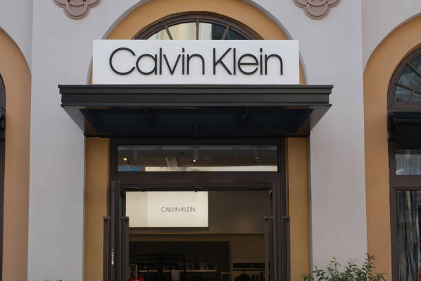 façade du magasin calvin klein - robert klein photos et images de collection