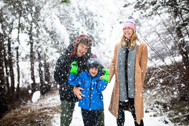 istock Snowy family happiness 1296878489
