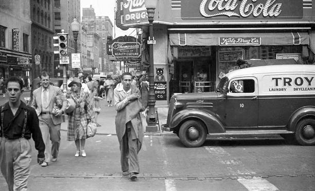 street scene at 7th and Locust, Des Moines, Iowa 1939 including Katz Drug Store Downtown street scene with people and cars on street at 7th and Locust, Des Moines, Iowa, USA, 1939 including Katz Drug Store in the Edna Griffin Building. In 1948, ten years after this photo, the Katz Drug Store would be the scene of a civil rights incident when Edna Griffin, an African American, and her family were refused service. civil rights photos stock pictures, royalty-free photos & images
