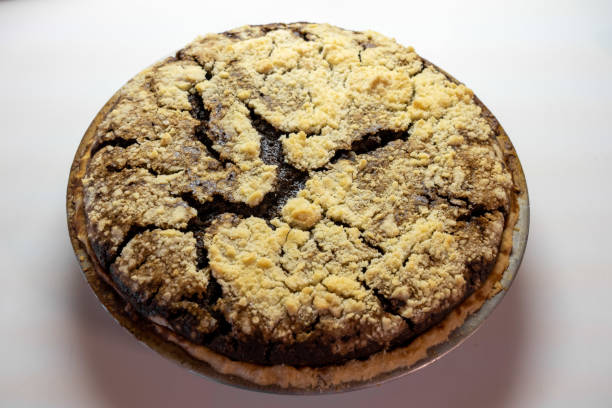Dutch Shoofly Pie A close-up view of a Pennsylvania Dutch shoofly pie. amish photos stock pictures, royalty-free photos & images