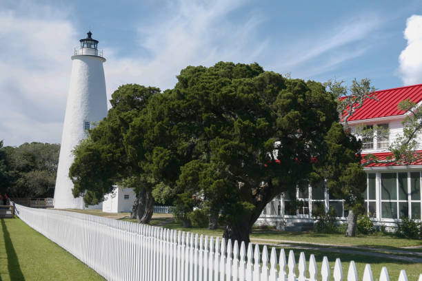 Historic Ocracoke Lighthouse Historic Ocracoke Light on Ocracoke Island, Cape Hatteras National Seashore, North Carolina ocracoke lighthouse stock pictures, royalty-free photos & images