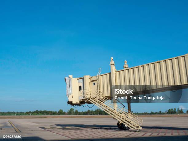 Jetway With No Airplane In Airport Stock Photo - Download Image Now - Passenger Boarding Bridge, Airplane, Airport