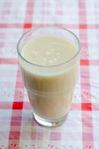 The drink is called chicheme throughout the country. Most of the time, corn is boiled with cinnamon and cloves; sugar, milk and a pinch of salt are added and served hot or cold to taste. There are variants in the recipe depending on the geographical area, but the recipe from La Chorrera in West Panama Province is the most popular.